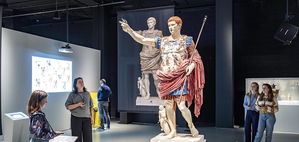Romeinse beelden in kleur
