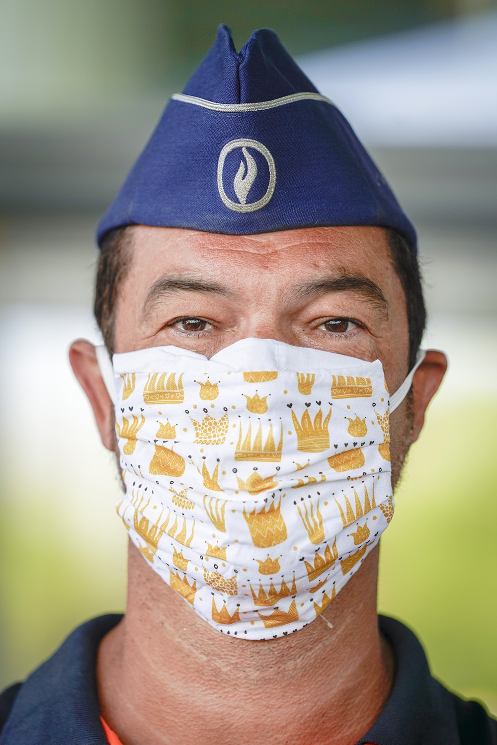 Agent met mondmasker