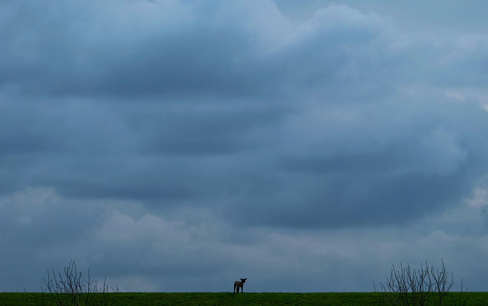 donkere wolken