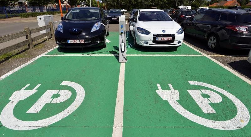 Elektrische auto's laden op