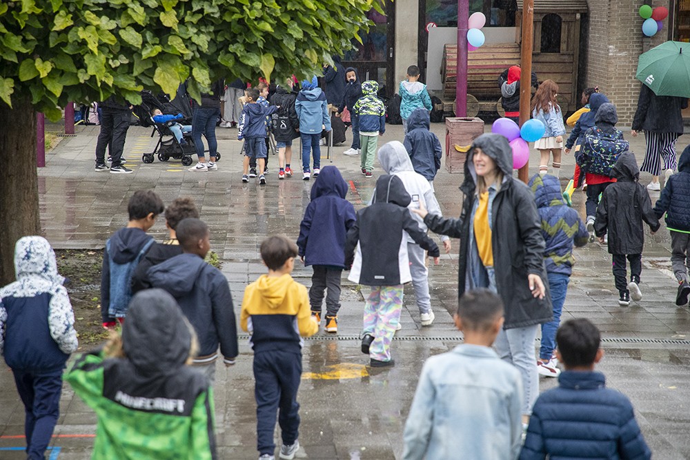 kinderen op een speelplaats