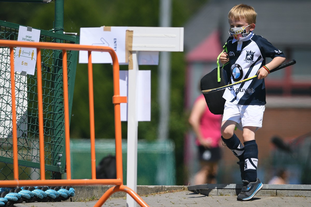 Kind in sport-kleding