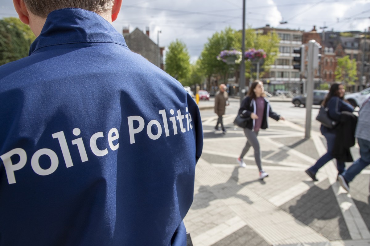 een agent in uniform