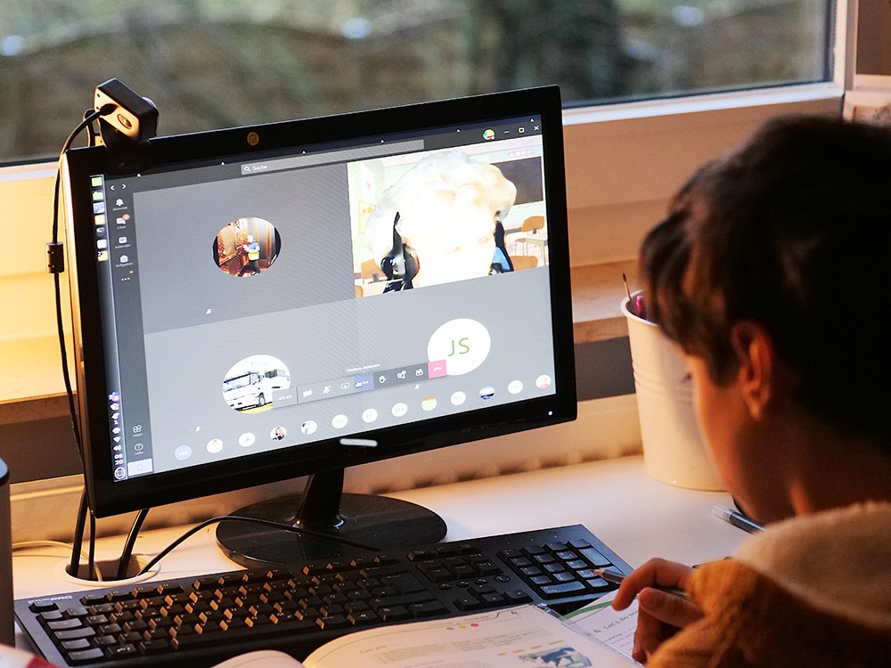een kind voor een computer
