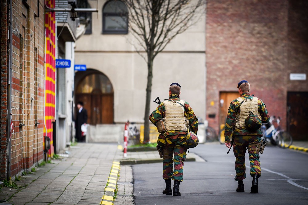 soldaten op straat