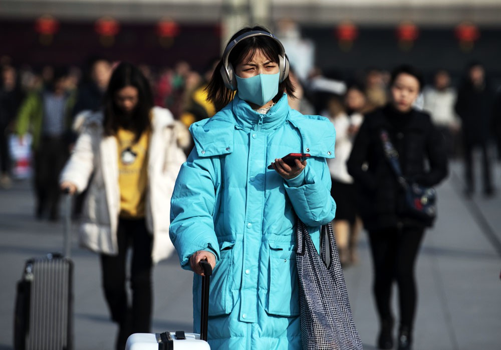 Vrouw met mondmasker in China