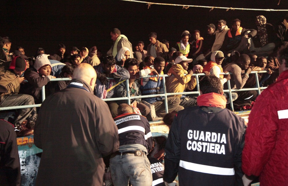 vluchtelingen komen aan in Italië