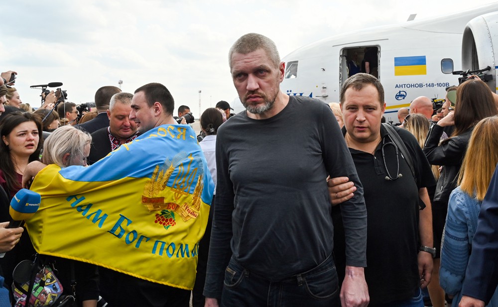 Oekraïnse gevangene op het vliegveld