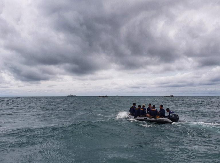 een bootje op zee