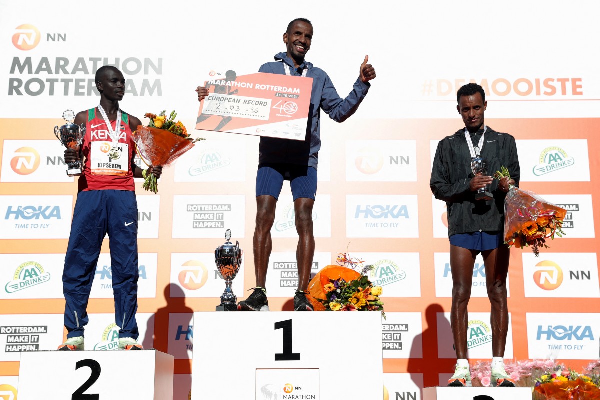 Bashir Abdi op het podium in Rotterdam