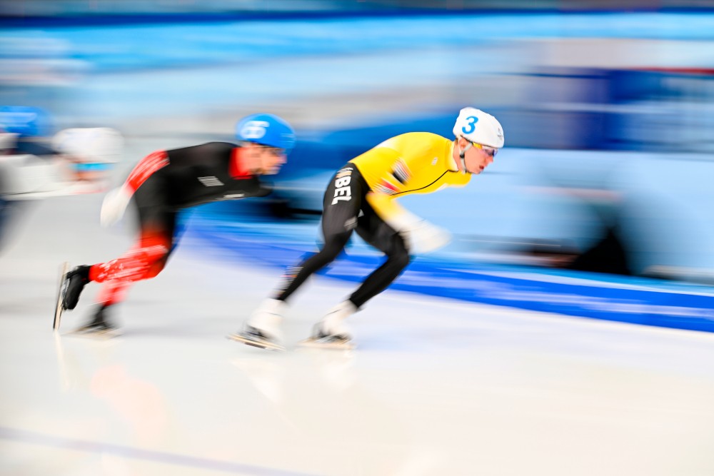Bart Swings (geel) in februari 2022