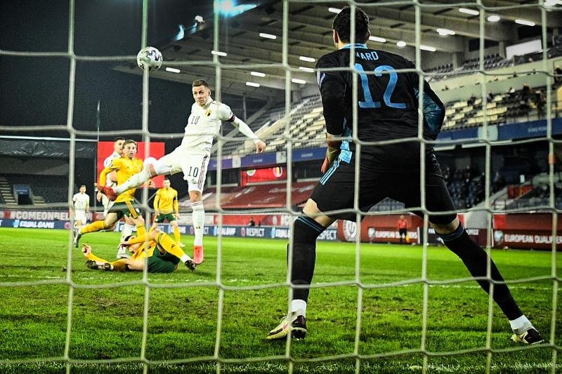 België voetbalt tegen Wales en maakt een doelpunt