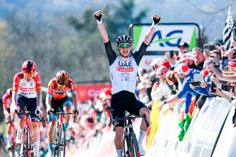 Tadej Pogacar wint Waalse Pijl