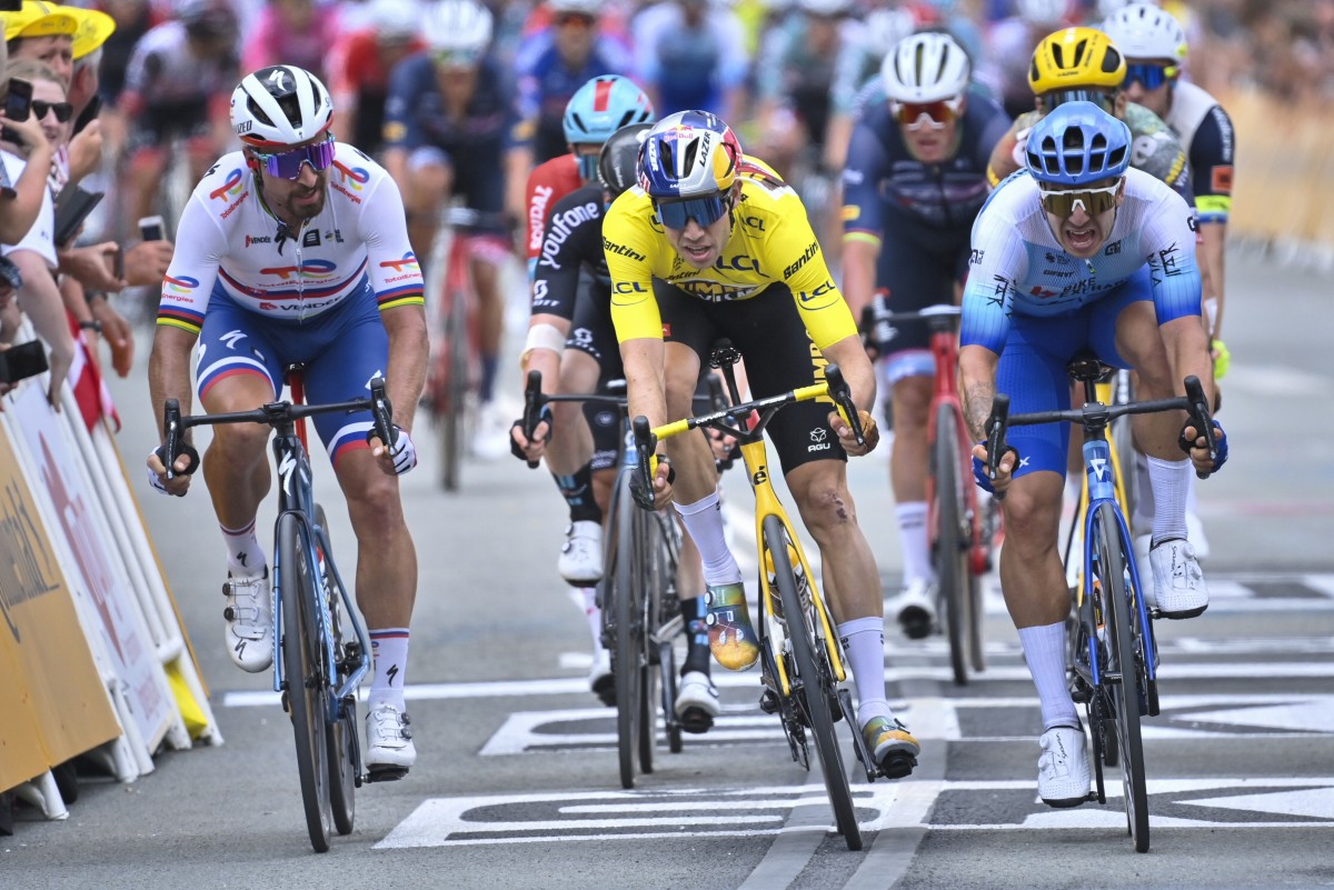 Van Aert en Groenewegen strijden tegen elkaar