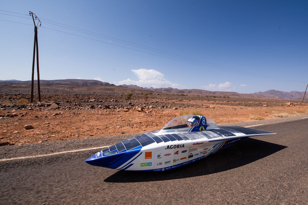 de wagen van het Agoria Solar Team