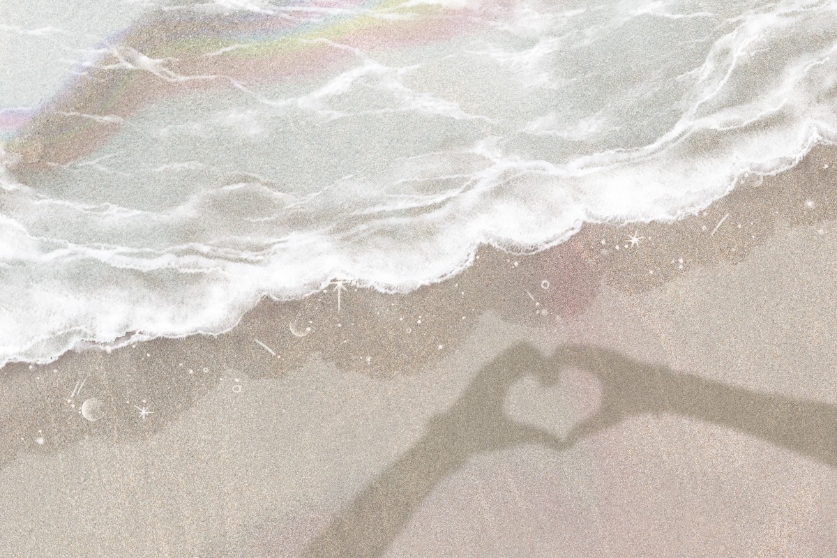 een hart in de schaduw op het strand