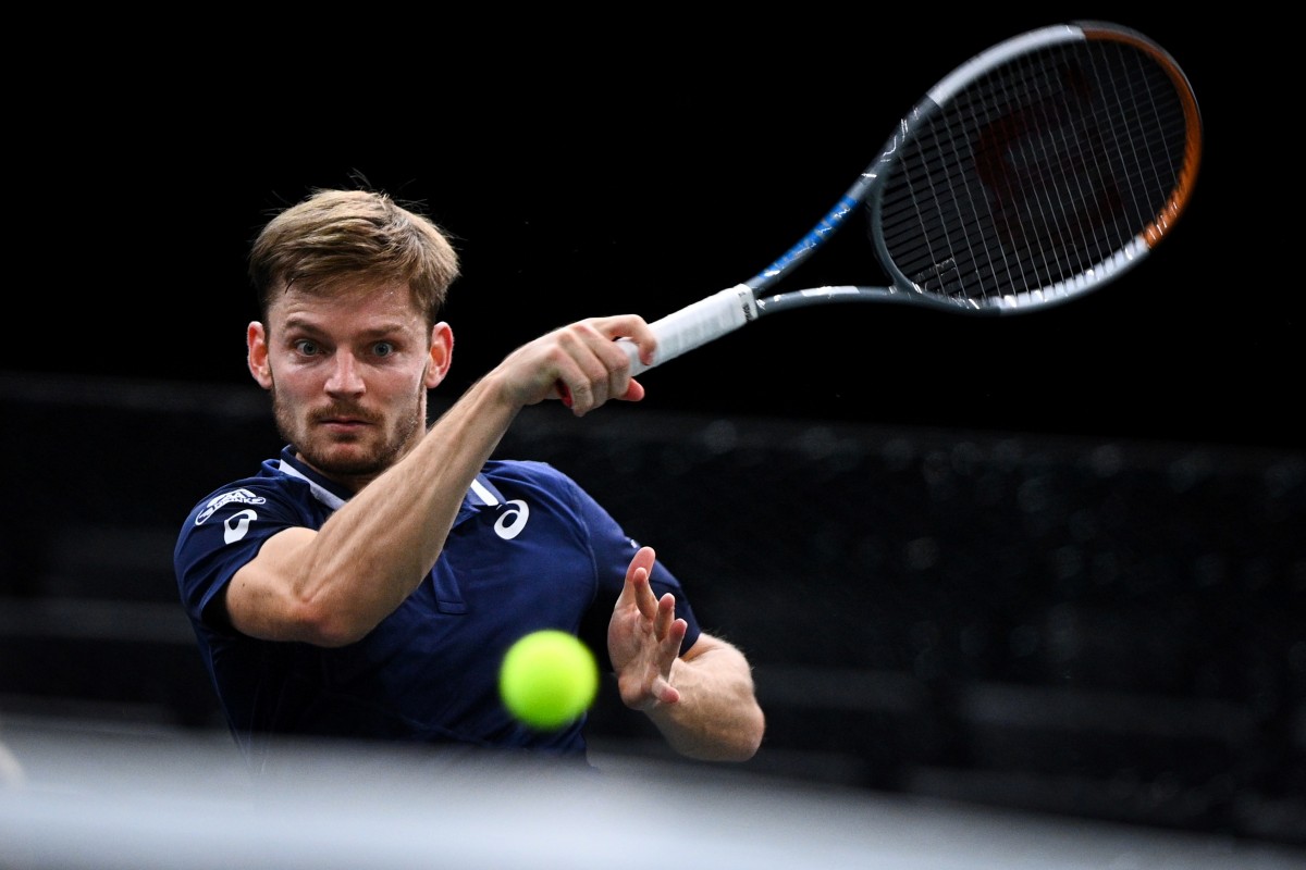 David Goffin slaat tegen een bal