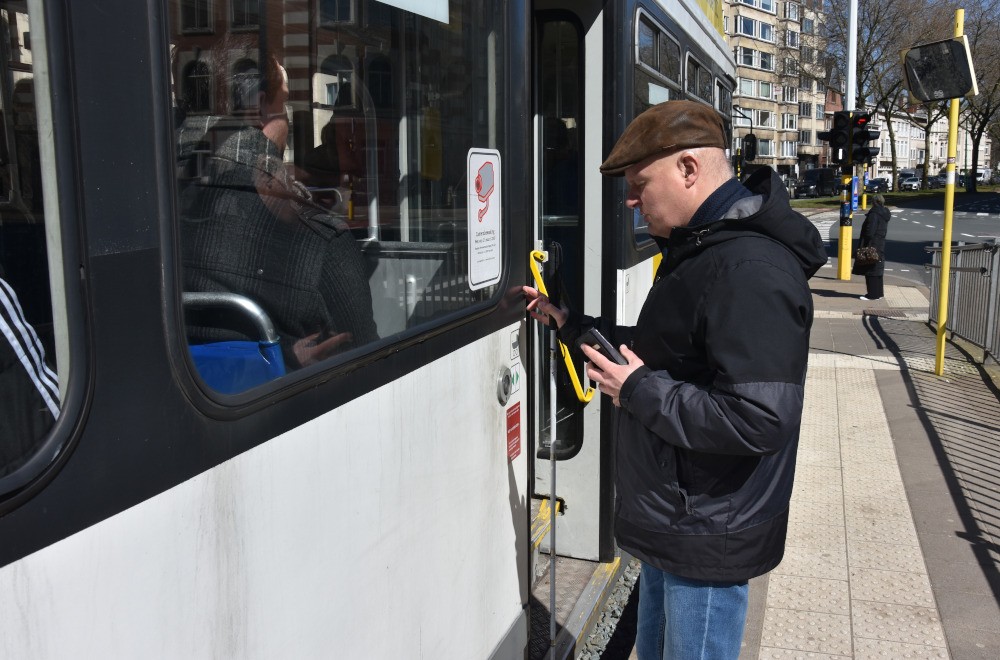 Dirk neemt de tram