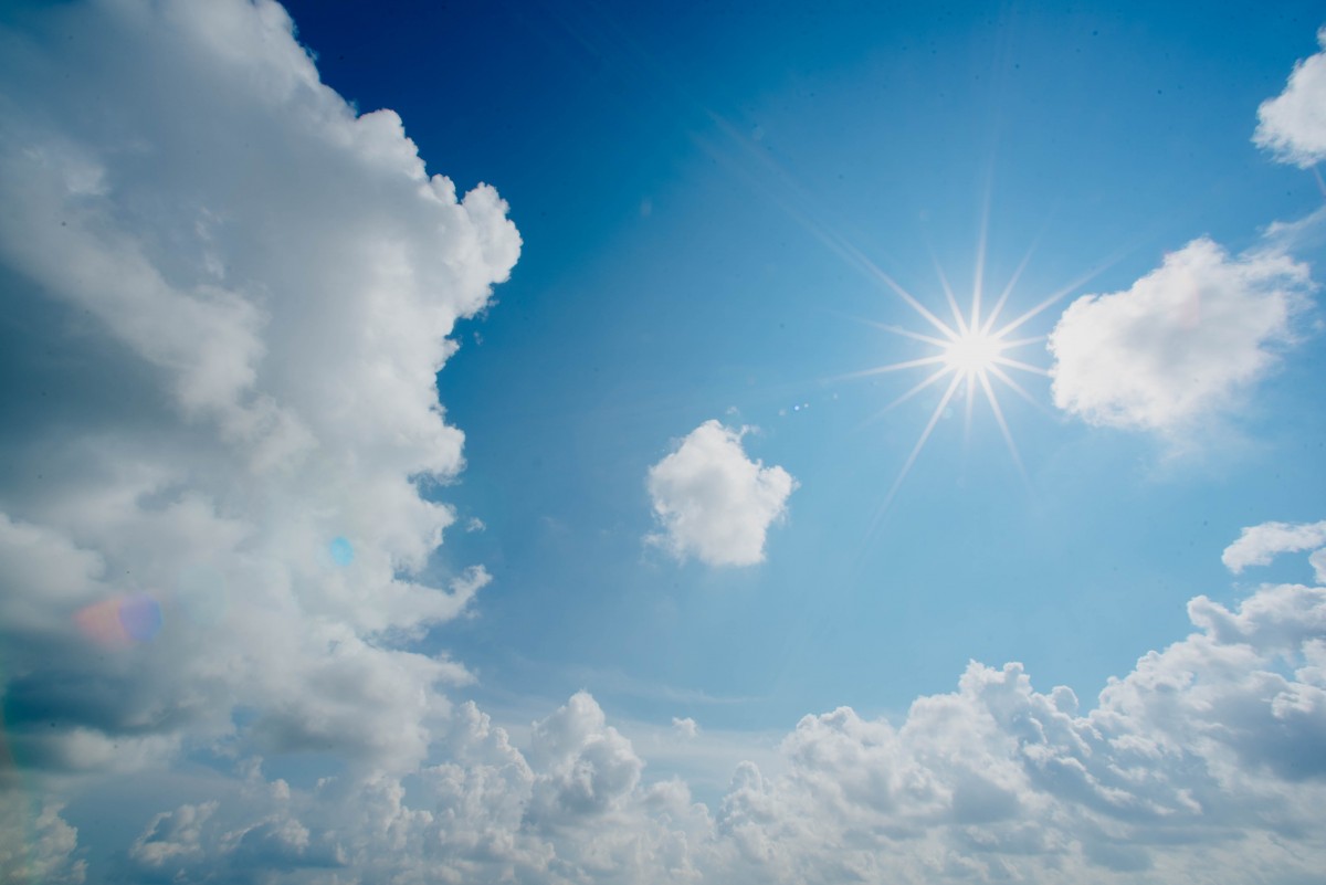 zon en wolken