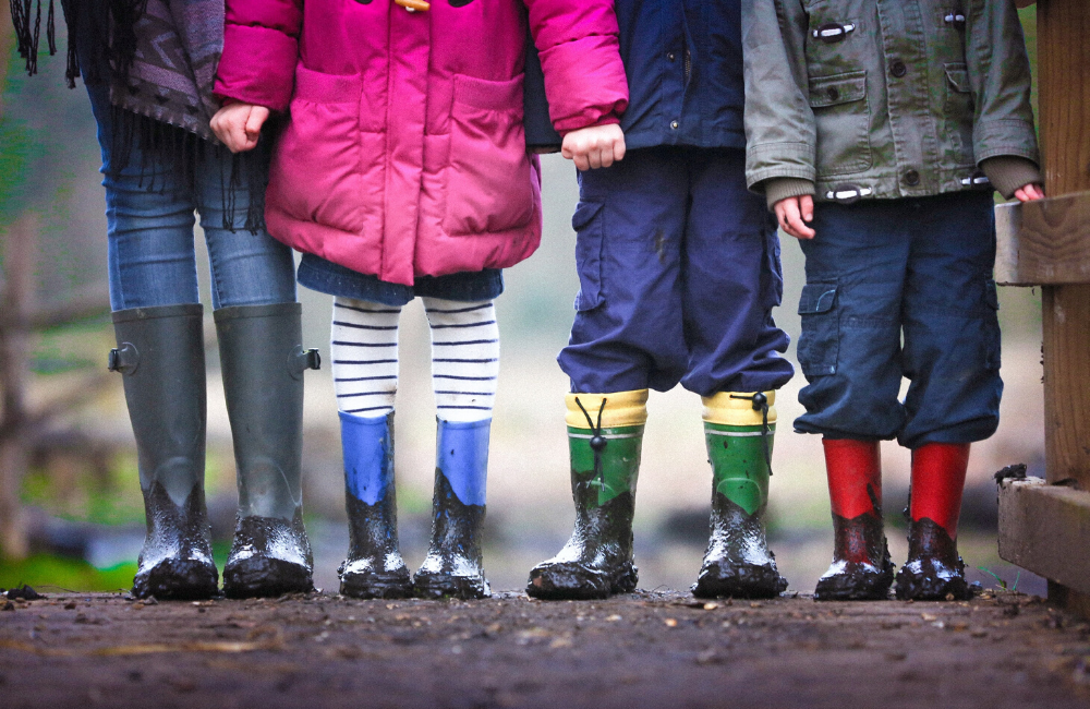 Kinderen met laarzen